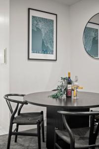 Stunning CBD Apartment with Amazing Views and Parking!