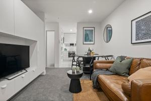 Stunning CBD Apartment with Amazing Views and Parking!
