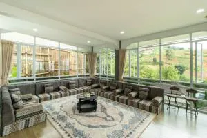 Family Only Spacious Hill View Villa - De Reiz Zakir Syariah 5BR - Ciburial