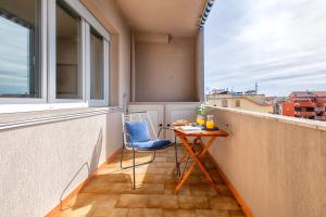 A glance at the sea img24