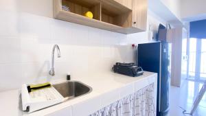 Simply Look and Homey Studio Tokyo Riverside PIK 2 Apartment By Travelio