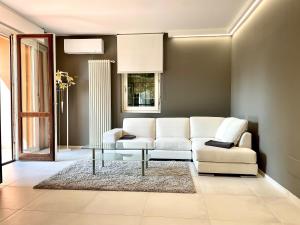 Elegant & Comfortable Modern Home with swimming pool