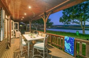 Knysna Lagoon - On the Waters Edge