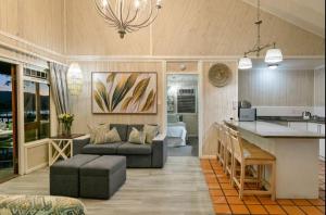 Knysna Lagoon - On the Waters Edge