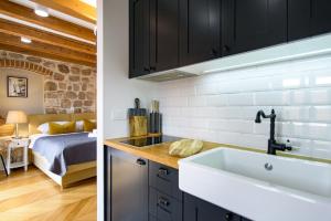 VILLA MONTE SANTO by DuHomes