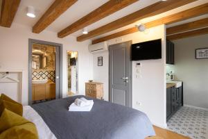 VILLA MONTE SANTO by DuHomes