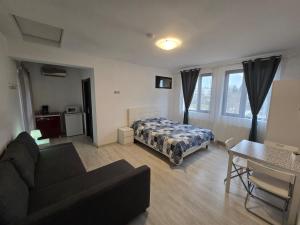 Premium Quadruple Room room in Alex Residence