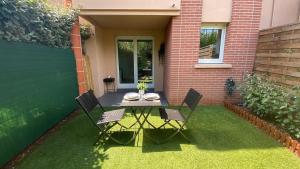 Appartements Les Muses - avec entree autonome, clim neuve, jardin, parking prive & sa piscine ! - : photos des chambres