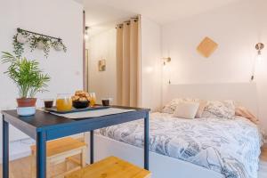 Appartements Les Muses - avec entree autonome, clim neuve, jardin, parking prive & sa piscine ! - : photos des chambres
