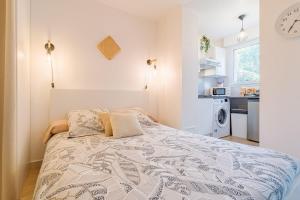 Les Muses - avec entrée autonome, clim neuve, jardin, parking privé & sa piscine ! -