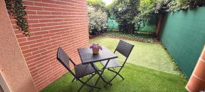 Appartements Les Muses - avec entree autonome, clim neuve, jardin, parking prive & sa piscine ! - : photos des chambres