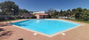 Appartements Les Muses - avec entree autonome, clim neuve, jardin, parking prive & sa piscine ! - : photos des chambres