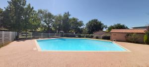 Appartements Les Muses - avec entree autonome, clim neuve, jardin, parking prive & sa piscine ! - : photos des chambres