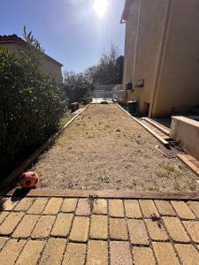 Beautiful family house with garden and pool in a quiet area