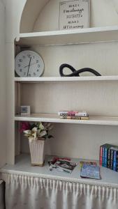 Large double room, Free WiFi & Parking Near M1