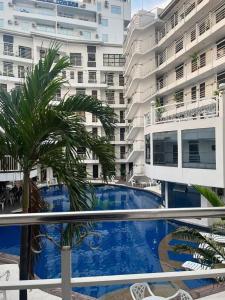 Sheryll Escapes - Kandi large 1BR with king bed Netflix and housekeeping