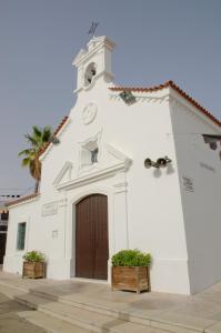 Casa en El Portil - 3-Bedroom Holiday Home including Paddle Tennis and Pool Near Golf Course