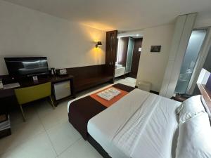 Collection O The Bangkok Airport Link Suite