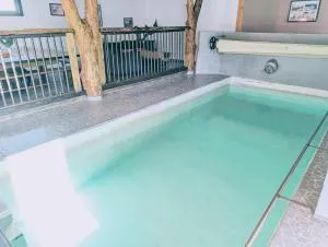 Gite en Cévennes avec piscine Intérieure chauffée - Charnavas