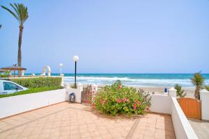 Amplio duplex en primera linea del Mediterráneo