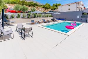 Luxury Apartment Jukić with Saltwater Heated Pool