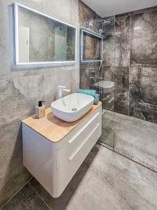 Luxury Apartment Jukić with Saltwater Heated Pool