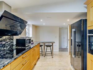 6 Bed in Longnor 77369