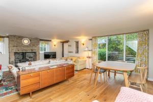 The Wells by Birch Stays