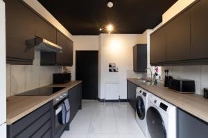 Open Mind Property - HotTub,7 Beds & Free Parking