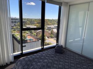 2BR-2BR-2Cars -CBD-Pool-sleeps 6