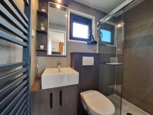 Luxe Chalet met Veranda Tuin en Hottub, Zeeland VP007