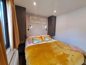 Luxe Chalet met Veranda Tuin en Hottub, Zeeland VP007