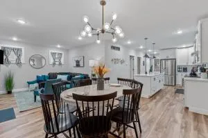 4456 Blue Door Bungalow - Lemay