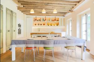 Beautiful villa view on garden and Paris Eiffel tower near transport Paris