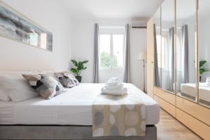 8 min to center - 400mt to MetroA, 4-6 pax, 2 bathrooms