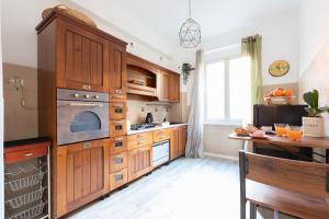 8 min to center - 400mt to MetroA, 4-6 pax, 2 bathrooms