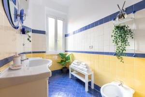 8 min to center - 400mt to MetroA, 4-6 pax, 2 bathrooms