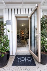 Clifton YOLO Spaces - Clifton Mansion Villa Apartment