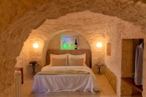 Apulian Trulli Nigri with private swimming pool