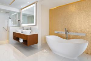 Three Bdr Penthouse Ocean Front-Villa La Valencia