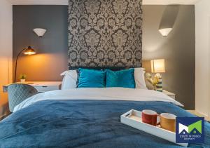 Spacious and Comfortable 5 Bedroom, 2 Bathroom Home with POOL TABLE, perfect for Contractors, NEC and Families