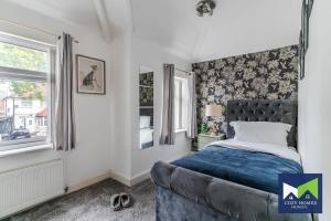 Spacious and Comfortable 5 Bedroom, 2 Bathroom Home with POOL TABLE, perfect for Contractors, NEC and Families