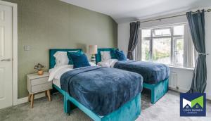 Spacious and Comfortable 5 Bedroom, 2 Bathroom Home with POOL TABLE, perfect for Contractors, NEC and Families