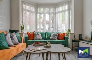 Spacious and Comfortable 5 Bedroom, 2 Bathroom Home with POOL TABLE, perfect for Contractors, NEC and Families