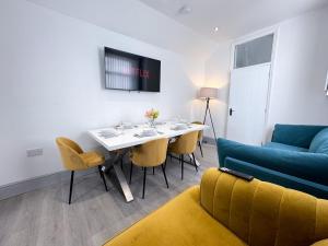 Wellesley House 5BR Entire Home