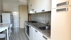 Marcelli, bilocale fronte mare con ampio terrazzo vista mare - M146