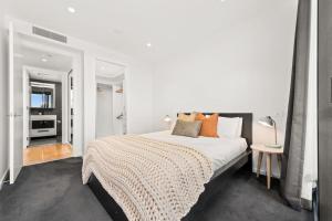 Luxurious Waterfront Unit with Breathtaking Views - Hosted by Canstay