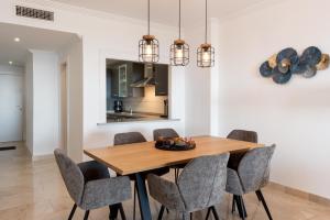 Deluxe 2-Bedroom with Breathtaking Views