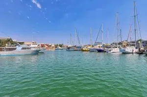 Marina Views Cozy 3br Villa In Tipperary Waters - Dundee Beach