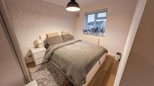 Lovely two bedroom house in Slough near airport